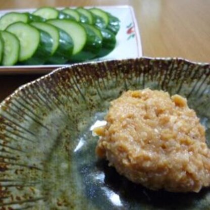 まずはきゅうりに付けて。次はお肉かお魚に塗って焼いてみようかな♪